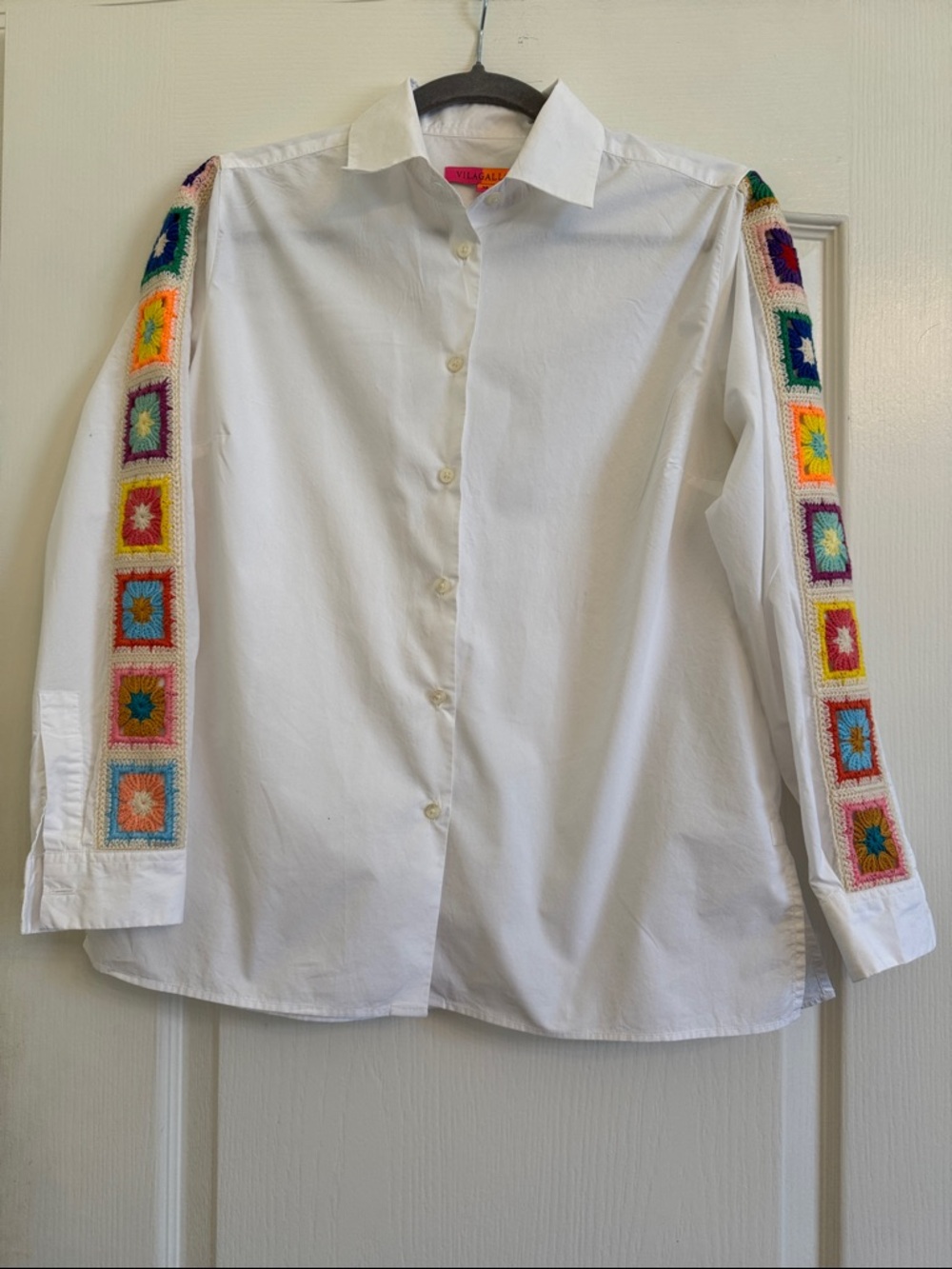 Vilagallo White Button-Front Shirt with Color-Block Neck Label